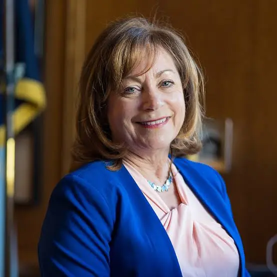 Photo of Dianne Primavera