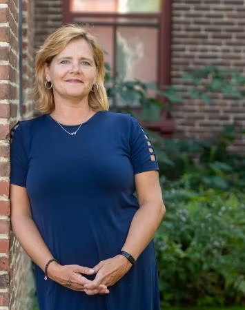 Photo of Sarah Copeland Hanzas