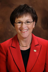 Photo of Laura Kelly