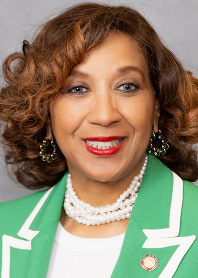 Photo of Carolyn Logan