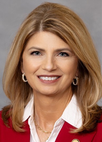 Photo of Lisa Barnes