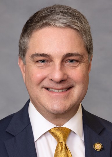 Photo of Warren Daniel