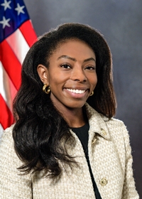 Photo of Lindsay Powell